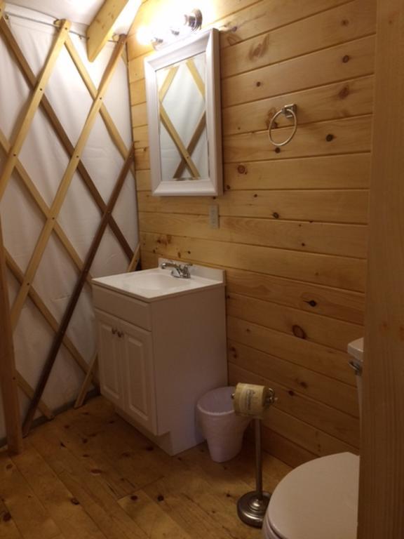 Circle M Camping Resort 16 Ft. Yurt 1 لانكاستر المظهر الخارجي الصورة